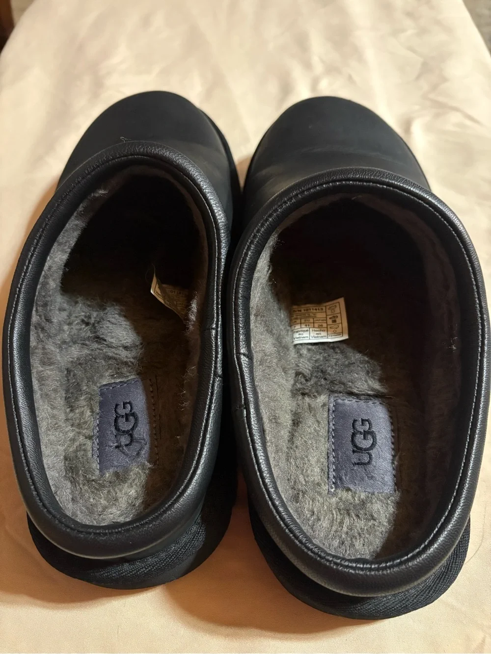 UGG Men’s Black Leather Shearling Clog Slip-Ons. Size 8